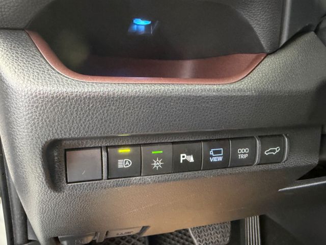 影片賞車✦RAV4 旗艦版 里程跑3萬 全車原鈑件 原廠精裝選配買到賺到 電動椅.環景.電尾門.衛星導航.電子後視鏡  第12張相片