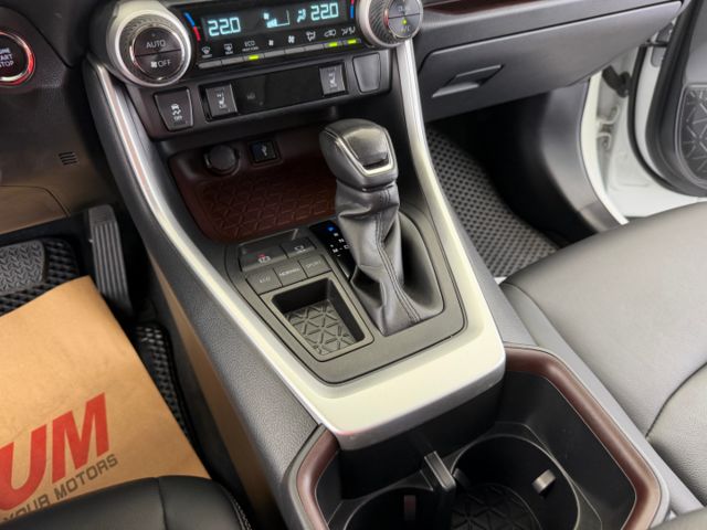 影片賞車✦RAV4 旗艦版 里程跑3萬 全車原鈑件 原廠精裝選配買到賺到 電動椅.環景.電尾門.衛星導航.電子後視鏡  第18張相片
