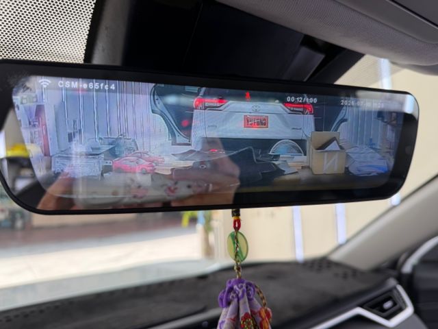 影片賞車✦RAV4 旗艦版 里程跑3萬 全車原鈑件 原廠精裝選配買到賺到 電動椅.環景.電尾門.衛星導航.電子後視鏡  第19張相片