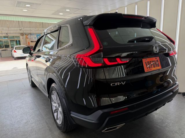 影片賞車✦CRV 最頂級Prestige 里程僅跑5萬 全車原鈑件.全景天窗.BOSE音響.360環景.電尾門  第4張相片