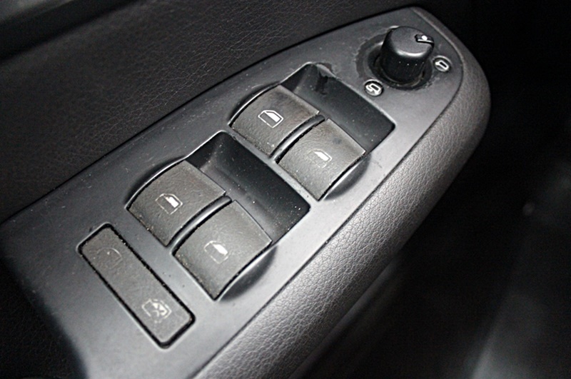 2004年 AUDI A4 2.0 優質進口代步車 里程跑少  第16張相片
