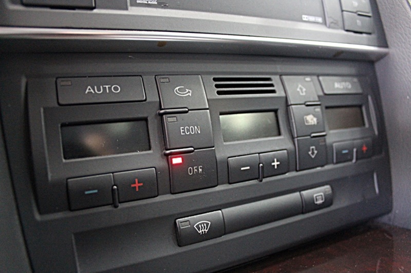 2004年 AUDI A4 2.0 優質進口代步車 里程跑少  第18張相片
