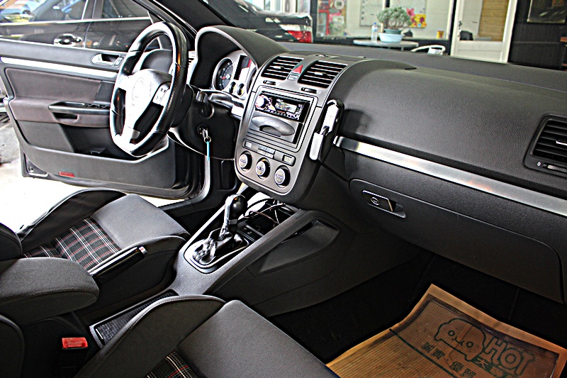 2006年 V.W Golf GTI 前車主超級無敵顧車~整台車漂亮到外面絕對找不到第二台  第8張相片
