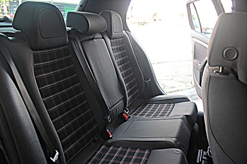 2006年 V.W Golf GTI 前車主超級無敵顧車~整台車漂亮到外面絕對找不到第二台  第9張相片
