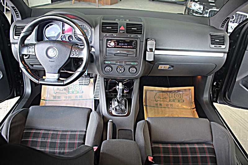 2006年 V.W Golf GTI 前車主超級無敵顧車~整台車漂亮到外面絕對找不到第二台  第11張相片