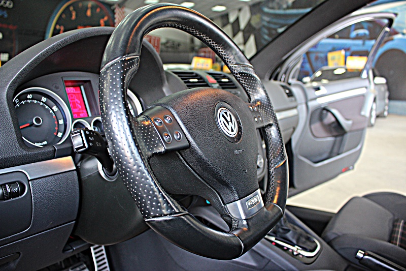 2006年 V.W Golf GTI 前車主超級無敵顧車~整台車漂亮到外面絕對找不到第二台  第12張相片