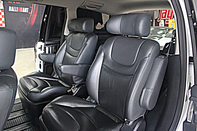 2010年 納智捷 MPV7 新車價110萬最頂級 正一手自用車 保證非租賃 非營業用車  第9張相片