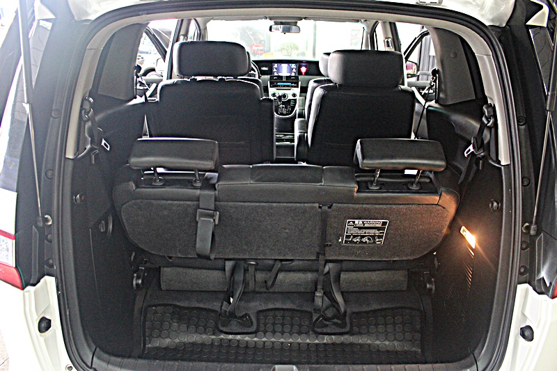 2010年 納智捷 MPV7 新車價110萬最頂級 正一手自用車 保證非租賃 非營業用車  第12張相片