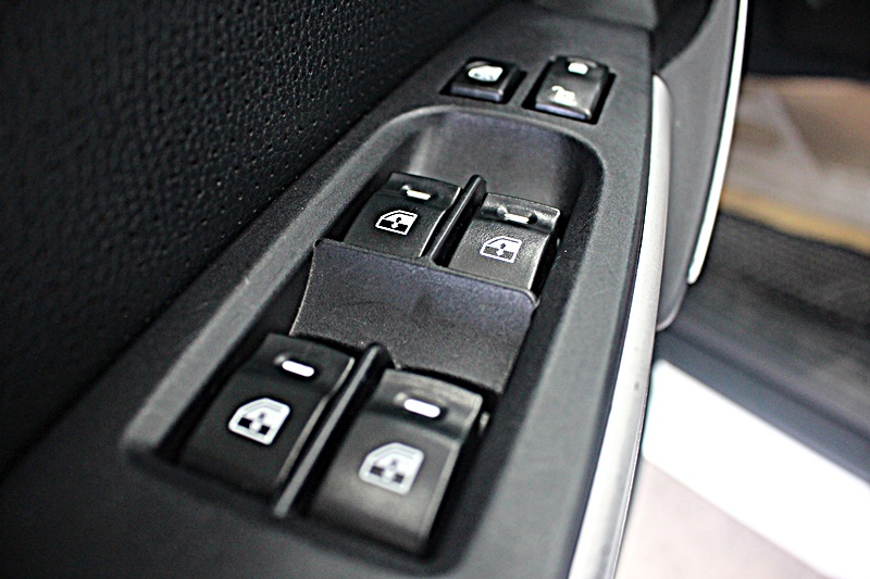 2010年 納智捷 MPV7 新車價110萬最頂級 正一手自用車 保證非租賃 非營業用車  第16張相片