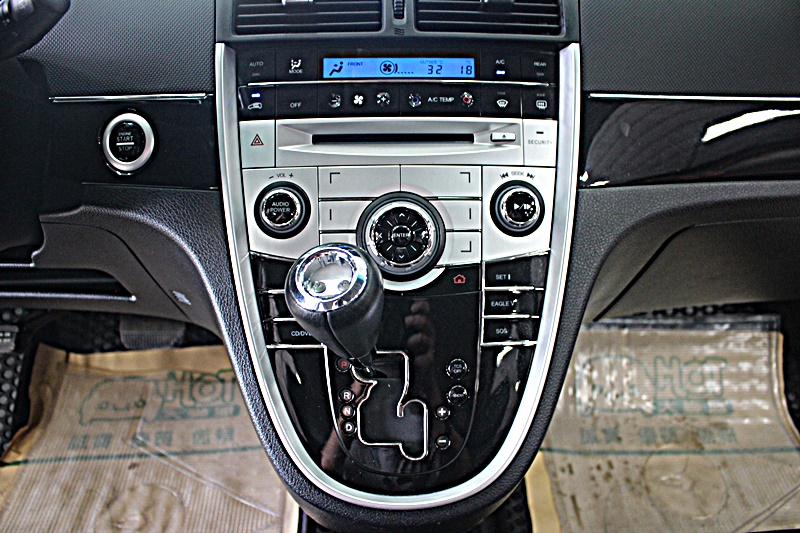 2010年 納智捷 MPV7 新車價110萬最頂級 正一手自用車 保證非租賃 非營業用車  第18張相片