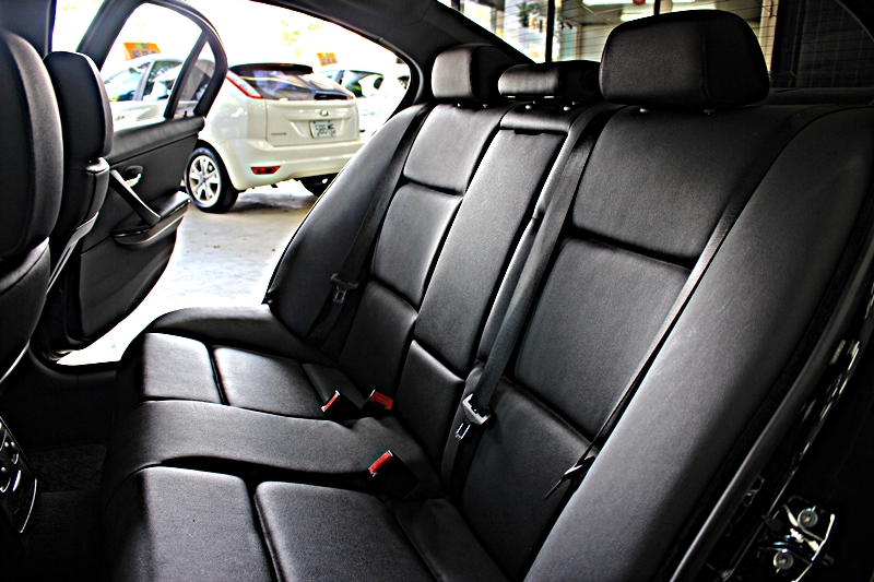 2006年 BMW E90 320I 全車M包 18吋正Hamann鋁圈  第7張相片