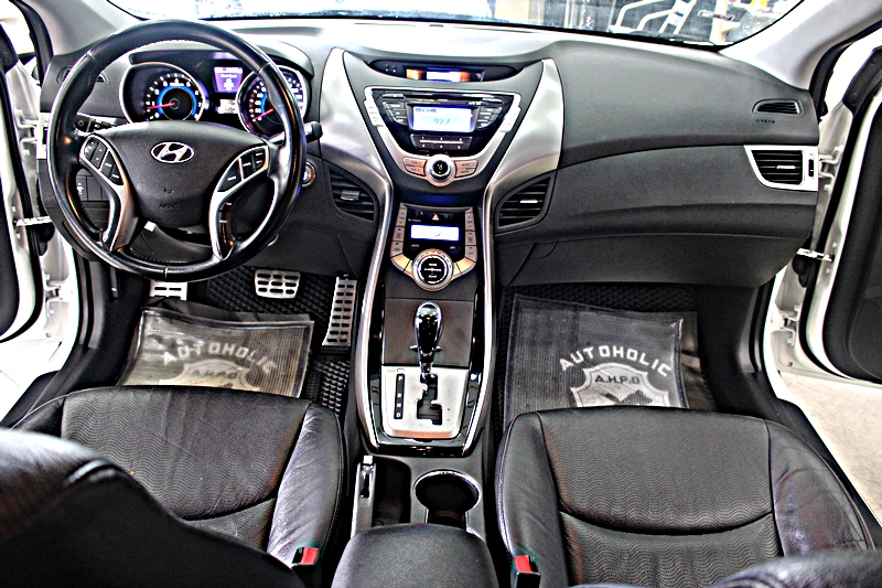 2013年 現代 Elantra 1.8 頂級版 X包也幫您裝好囉  第10張相片