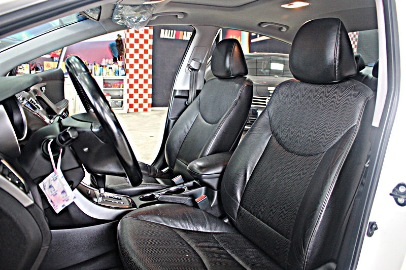 2013年 現代 Elantra 1.8 頂級版 X包也幫您裝好囉  第11張相片