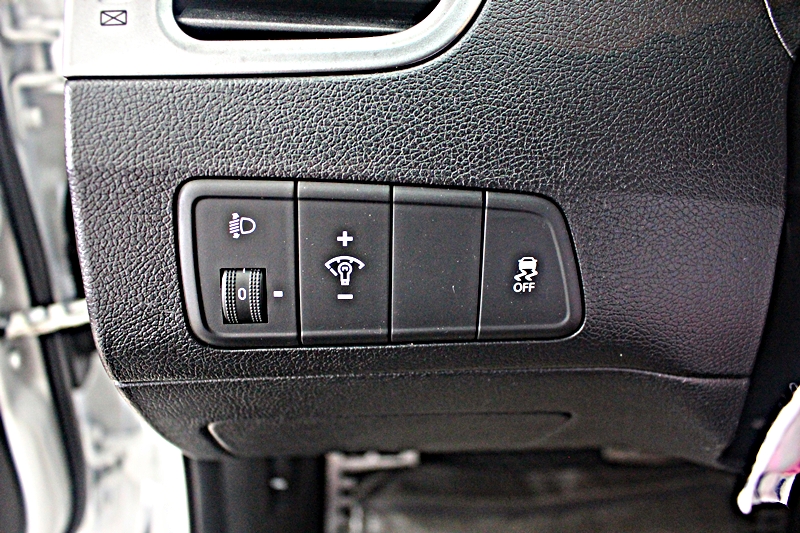 2013年 現代 Elantra 1.8 頂級版 X包也幫您裝好囉  第15張相片