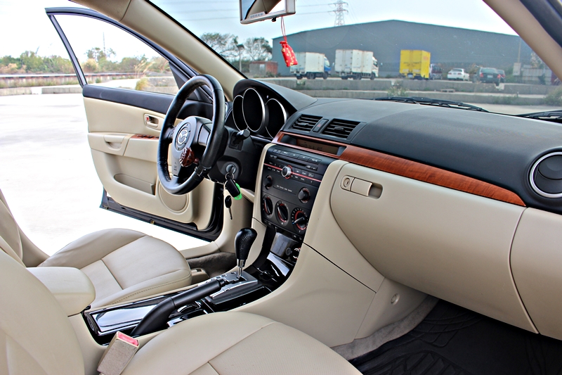 2005年 Mazda3 1.6 天窗 優質代步車 里程跑少 車況履約保證保固 可全額貸 免頭款交車  第8張相片