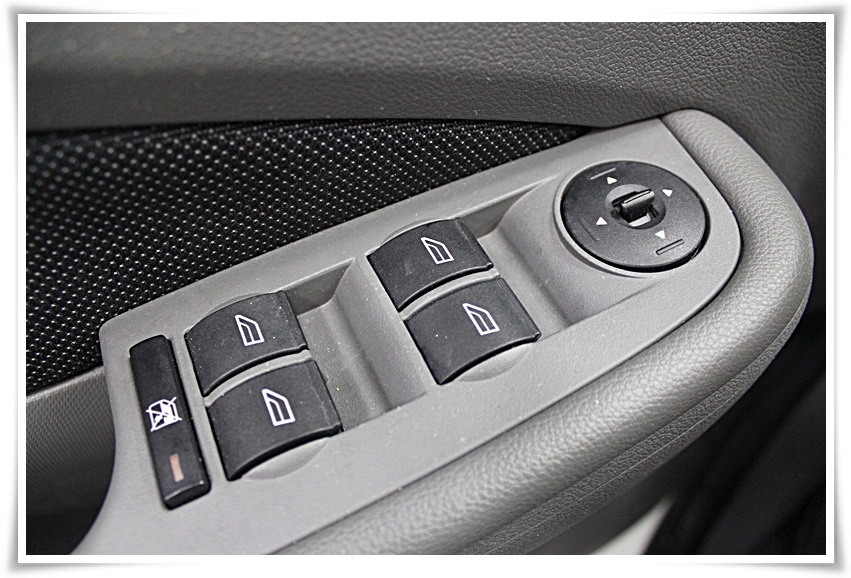 2009年 Focus 1.8 五門 車況履約保證保固 可全額貸 免頭款交車  第10張相片