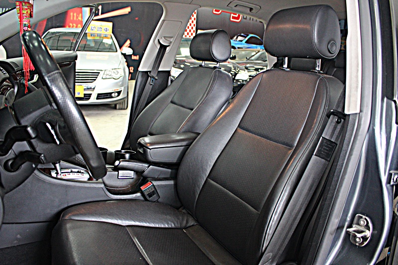  2005年 Audi A4 2.0T 改裝鋁圈 避震器 車況履約保證保固  第6張相片
