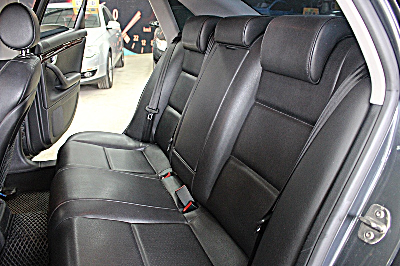  2005年 Audi A4 2.0T 改裝鋁圈 避震器 車況履約保證保固  第7張相片