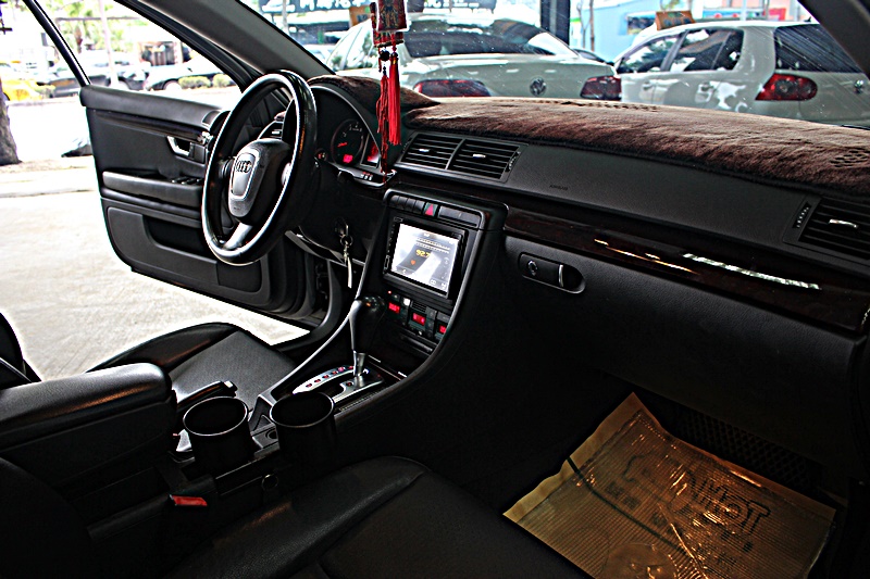  2005年 Audi A4 2.0T 改裝鋁圈 避震器 車況履約保證保固  第8張相片