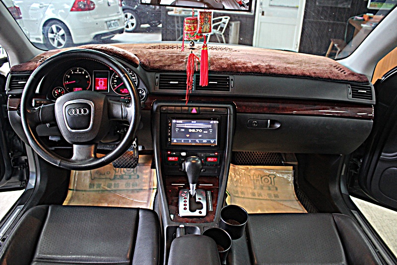  2005年 Audi A4 2.0T 改裝鋁圈 避震器 車況履約保證保固  第10張相片
