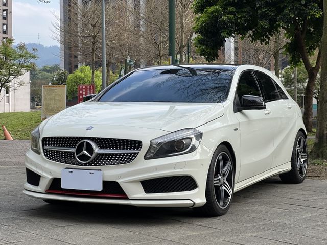 極品美車 ! 僅跑6萬公里 ! 原廠保養 ! 原廠加裝(後座出風口 數位恆溫面板 原廠大螢幕)  第1張相片