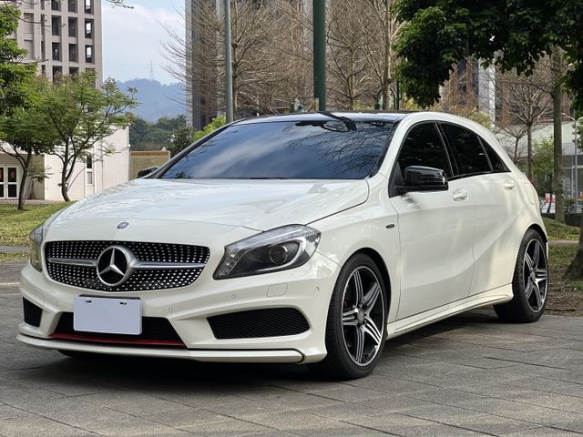 極品美車 ! 僅跑6萬公里 ! 原廠保養 ! 原廠加裝(後座出風口 數位恆溫面板 原廠大螢幕)  第2張相片