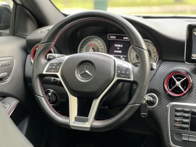 極品美車 ! 僅跑6萬公里 ! 原廠保養 ! 原廠加裝(後座出風口 數位恆溫面板 原廠大螢幕)  第8張相片