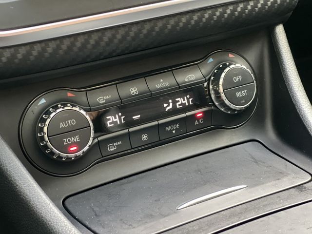 極品美車 ! 僅跑6萬公里 ! 原廠保養 ! 原廠加裝(後座出風口 數位恆溫面板 原廠大螢幕)  第11張相片