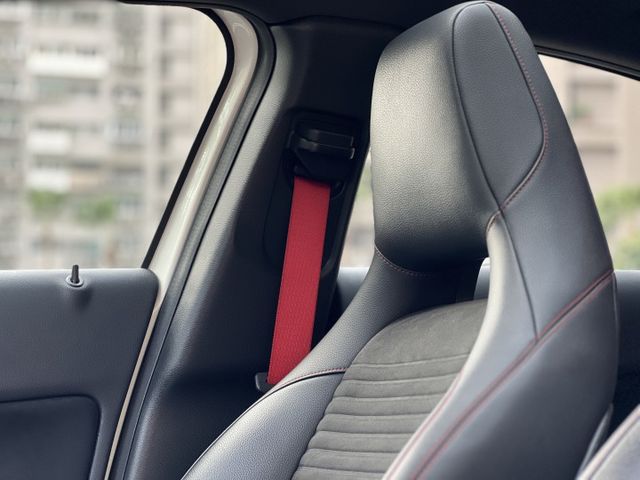 極品美車 ! 僅跑6萬公里 ! 原廠保養 ! 原廠加裝(後座出風口 數位恆溫面板 原廠大螢幕)  第12張相片