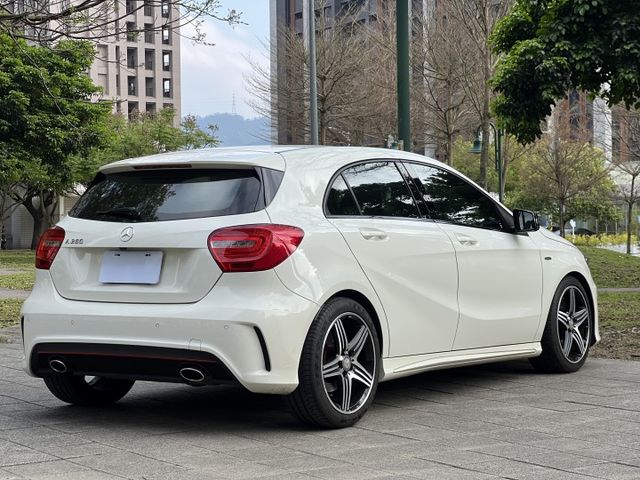 極品美車 ! 僅跑6萬公里 ! 原廠保養 ! 原廠加裝(後座出風口 數位恆溫面板 原廠大螢幕)  第16張相片