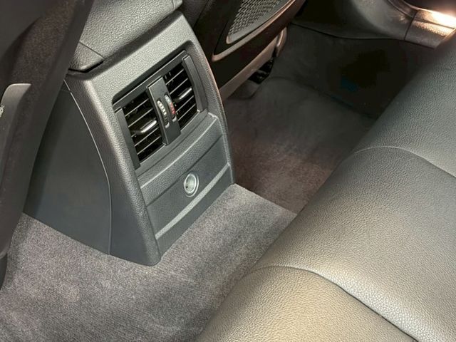 里程只跑10萬，國產車價格，直接開BMW  第11張相片