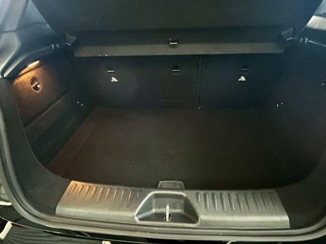 市場極少黑色的A180 AMG ! 錯過可惜~~~  第6張相片