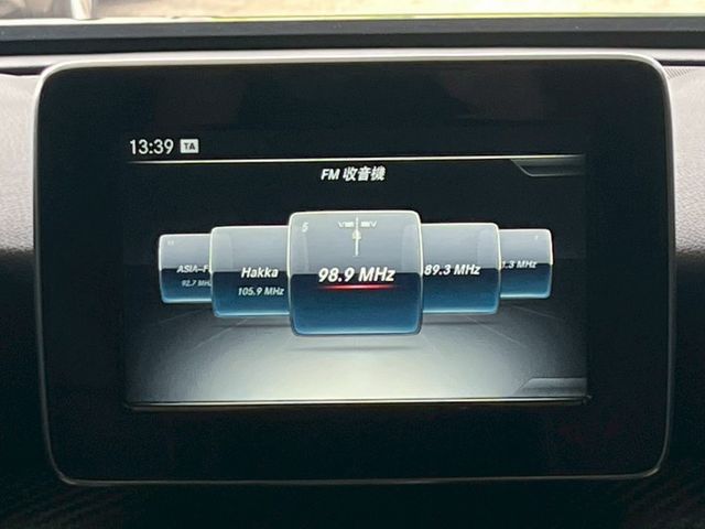 市場極少黑色的A180 AMG ! 錯過可惜~~~  第9張相片