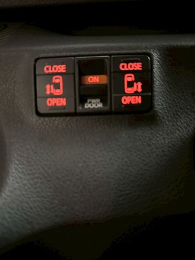 【車朋車業】小七人座，1.8省稅，小改款雙電動滑門  第4張相片