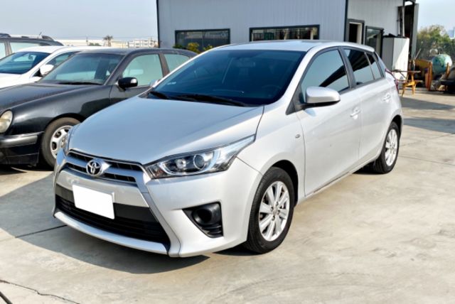 新型大改款 ✔一手車 大鴨 Yaris 1.5 ✅新手or女生的首選 可全貸 0頭款免聯徵 ✦預約有優惠唷☺ 二手 中古  第1張相片