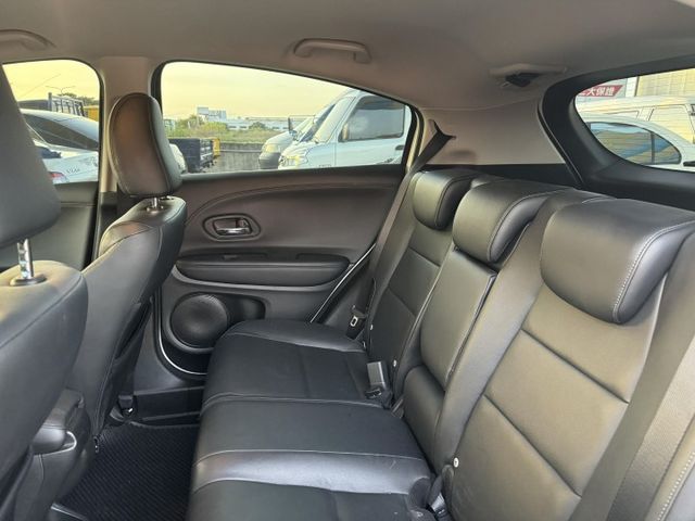 ✅HRV✅頂級 S版✅僅跑8萬多✅ 定速 ✅換檔快撥✅ 一手車 ✅原廠保養✅可全貸✅免頭款  第4張相片