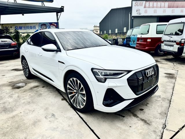 ✅E-tron Sportback 55✅實跑1 萬2千公里✅新車價357萬✅免200萬✅跟新車一樣差在價格✅原鈑件  第6張相片