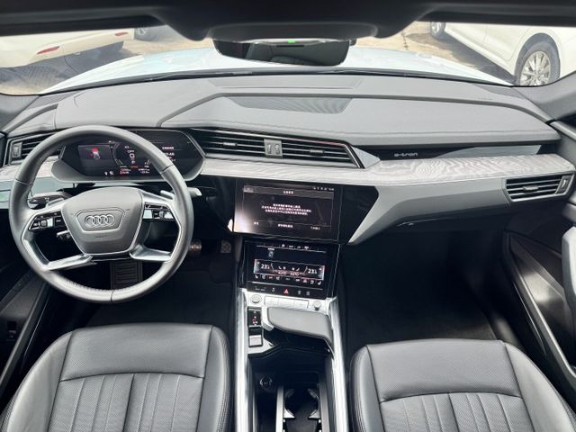 ✅E-tron Sportback 55✅實跑1 萬2千公里✅新車價357萬✅免200萬✅跟新車一樣差在價格✅原鈑件  第8張相片