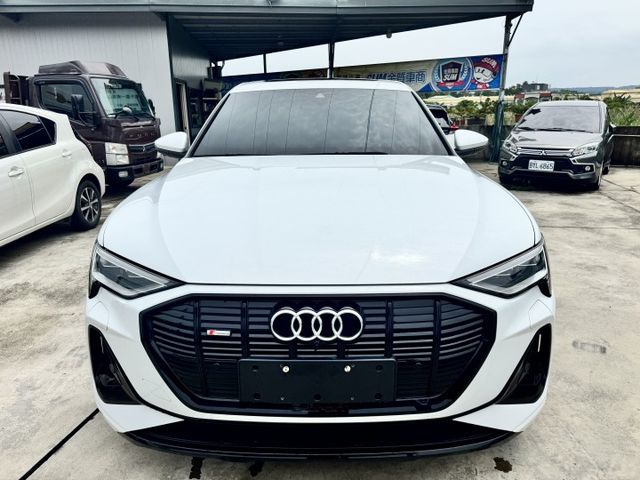 ✅E-tron Sportback 55✅實跑1 萬2千公里✅新車價357萬✅免200萬✅跟新車一樣差在價格✅原鈑件  第14張相片