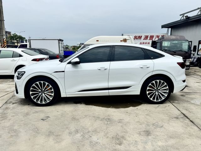 ✅E-tron Sportback 55✅實跑1 萬2千公里✅新車價357萬✅免200萬✅跟新車一樣差在價格✅原鈑件  第20張相片