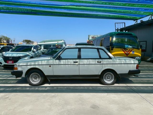 VOVLO✅僅跑7萬公里✅總代理✅復古✅古董車✅240GLE✅整車原廠✅原汁原味✅舊式車牌✅收藏等級  第10張相片