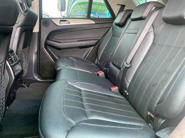 ✅柴油省油省稅金✅4 MATIC✅天窗✅雙前座電動座椅✅可貸款109萬✅免保人✅免聯徵✅二手✅強力過件✅線上評估  第4張相片