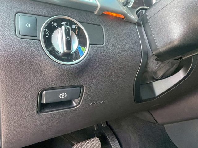 ✅柴油省油省稅金✅4 MATIC✅天窗✅雙前座電動座椅✅可貸款109萬✅免保人✅免聯徵✅二手✅強力過件✅線上評估  第7張相片