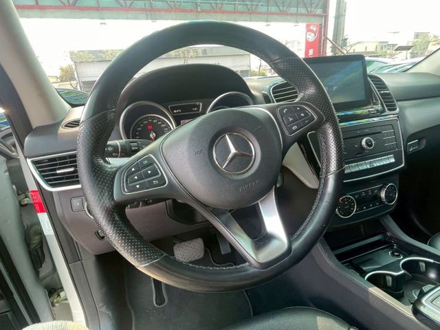 ✅柴油省油省稅金✅4 MATIC✅天窗✅雙前座電動座椅✅可貸款109萬✅免保人✅免聯徵✅二手✅強力過件✅線上評估  第12張相片