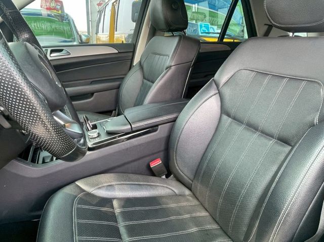✅柴油省油省稅金✅4 MATIC✅天窗✅雙前座電動座椅✅可貸款109萬✅免保人✅免聯徵✅二手✅強力過件✅線上評估  第4張相片