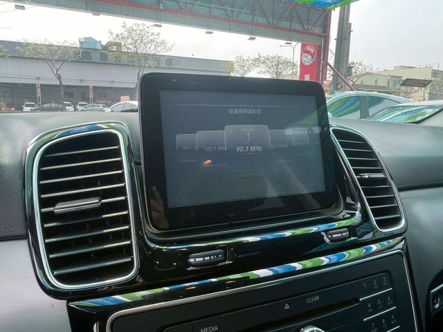 ✅柴油省油省稅金✅4 MATIC✅天窗✅雙前座電動座椅✅可貸款109萬✅免保人✅免聯徵✅二手✅強力過件✅線上評估  第9張相片