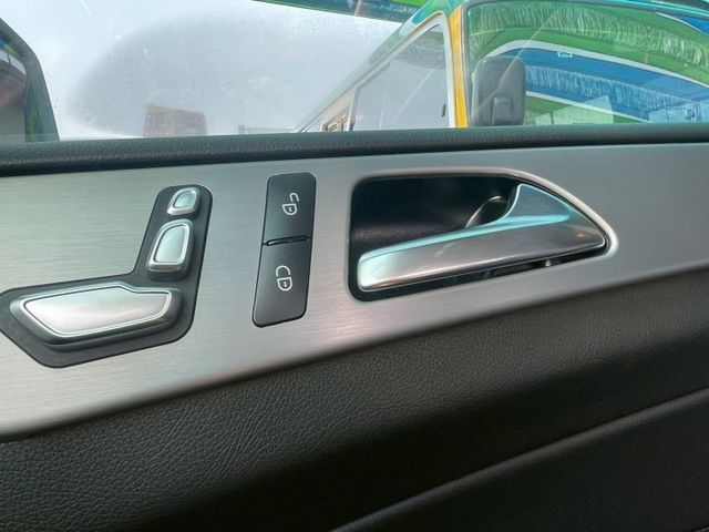 ✅柴油省油省稅金✅4 MATIC✅天窗✅雙前座電動座椅✅可貸款109萬✅免保人✅免聯徵✅二手✅強力過件✅線上評估  第14張相片