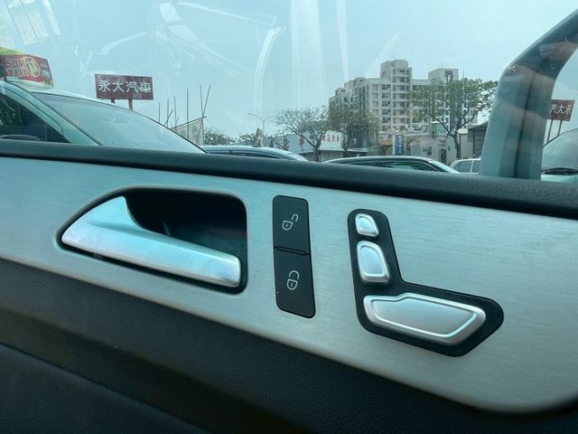 ✅柴油省油省稅金✅4 MATIC✅天窗✅雙前座電動座椅✅可貸款109萬✅免保人✅免聯徵✅二手✅強力過件✅線上評估  第15張相片
