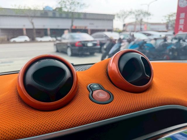 2016年領牌✅SMART Passion版✅Forfour✅恆溫✅剛換4顆輪胎✅倒車顯影✅可全貸✅免頭款✅免  第11張相片