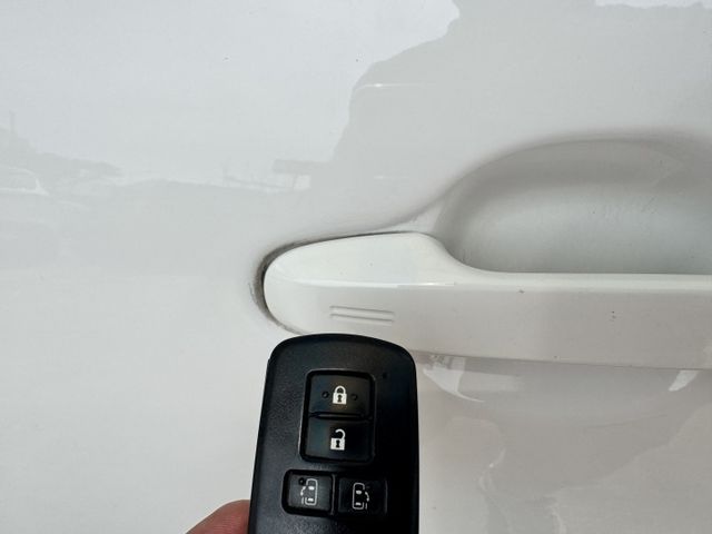✅原廠7人座✅雙電動滑門✅倒車顯影✅ISOFIX✅車道偏移警示✅可全貸✅免頭款✅免保人✅免聯徵✅二手✅中古✅強力過件✅  第14張相片